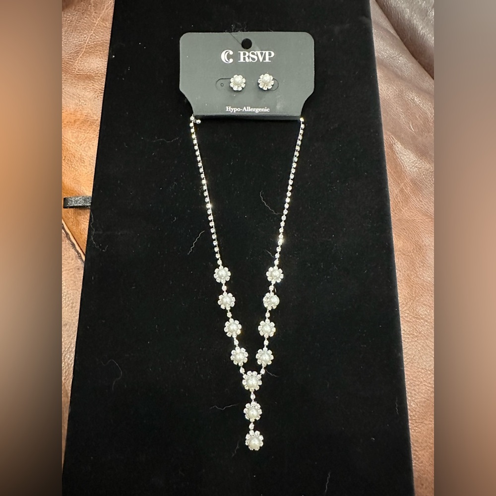 NWOT RSVP Costume Rhinestone and faux pearl necklace and stud earring set
